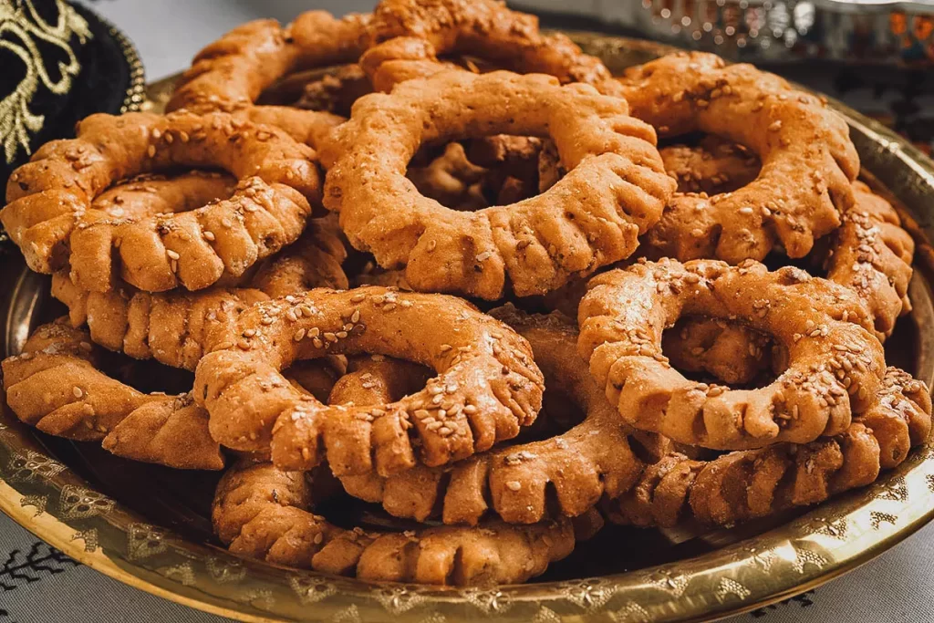 Kaak Essaouira, Moroccan sesame cookies on a traditional plate.