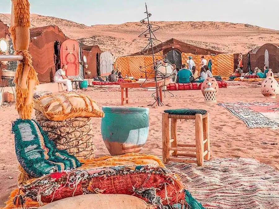 Excursión de 2 días al desierto de Zagora 1 https://www.marrakech-desert-trips.com/wp-content/uploads/2023/08/Zagora-desert-Sahara-desert-camp.jpg?utm_source=chatgpt.com